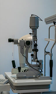 Gerät zum vermessen des Auges bei Optik Sutter im Geschäft